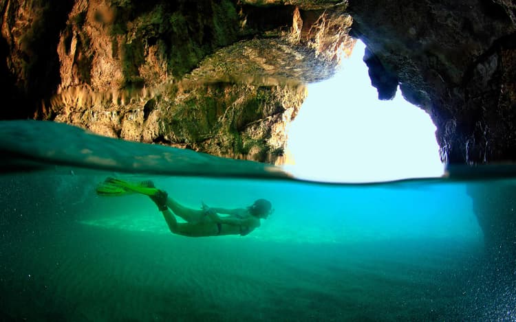 Cova del Llop Marí en barca i snorkel
